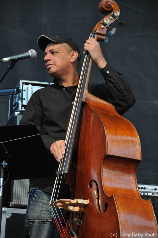 Evry Daily Photo - Fete de la Musique Evry 2010 - Yuri Buenaventura - large - 4735502330.jpg
